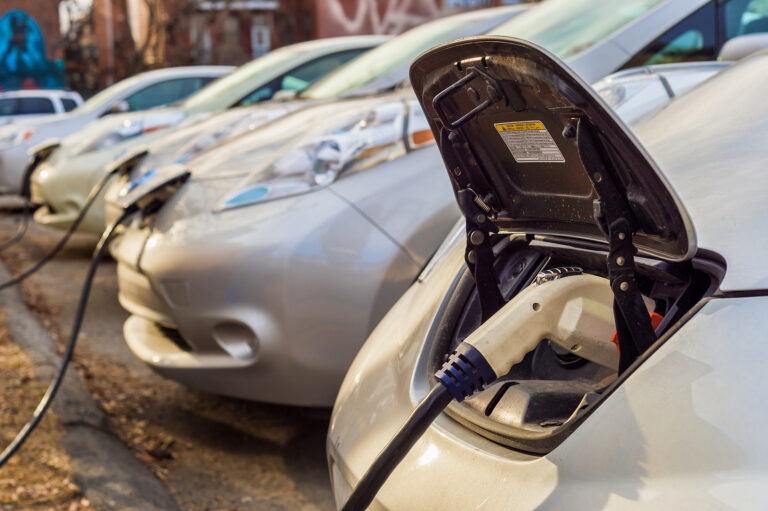Flottenversicherung für Elektroautos – viel Versicherung, wenig Bürokratie