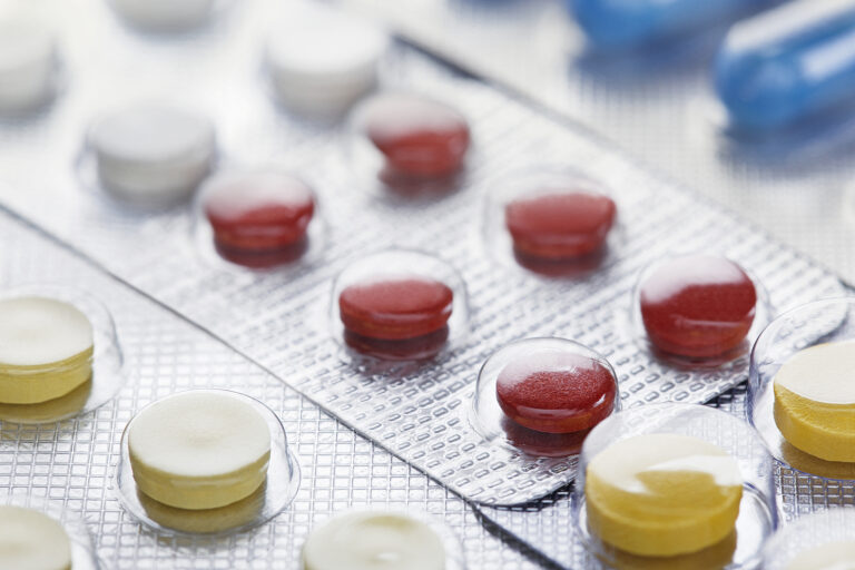 Verpackung für Lebensmittel, Medizin & Co: Was ist eine Tiefziehfolie?